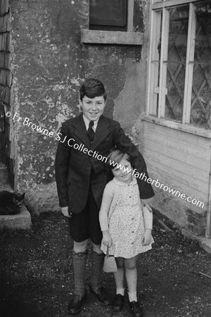 DR.ROBERT(ROBBIE) O'MEARA & FAMILY AT 81 PEMBROKE ROAD INCL MRS MCDONNELL (MARY O'M)